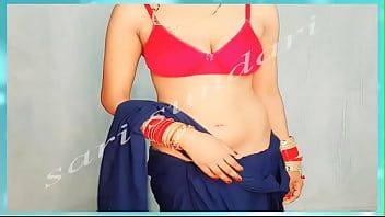play Sari colore blu senza camicetta solo drappeggio reggiseno rosso