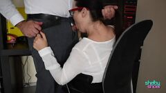 play Busty Milf Shelby primește cumshot pe fundul ei mare din birou