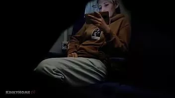 Jouer Qu'a-t-elle fait? se masturbe-t-elle dans le train ? orgasme caché ?