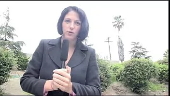 Play Hot brunette reporter wants to get the interview