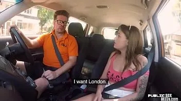 تشغيل سيدة Bigbooty doggystyled في السيارة بواسطة مدرب القيادة