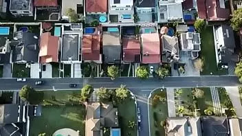 播放 粗腿缪斯炫耀自己的身材