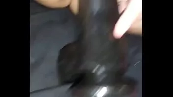 Redare Milf hotwife îi arată soțului sissy cum arată un bbc în găurile ude ale mamei