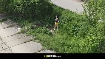 Redare Un tip pervers care urmărește cu o dronă, dar fata observă! - păpușa Jenny