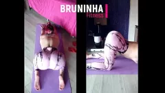 Redare Babe murdare de fitness face yoga în jambiere strâmte - sâni mari și fund!