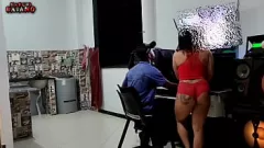 Reproducir La sexy BBW Eliane Furacao en una mamada interracial y lamida de culo 1 a 1