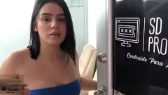 Reproducir La caliente latina Melanie paga el alquiler con su cuerpo curvilíneo