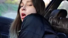 play 18 वर्षीय प्यारा किशोर मोटरसाइकिल हादसे को एक सह-भरे हुए blowjob में बदल देता है