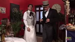 Reproducir Morena milf con culo perfecto disfruta de la orgía sexual de grupo salvaje en medias y lencería