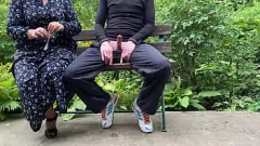 Oynat BBW MILF Handjob Dışarıda Prezervatifte - Kamu Cumshot Fetish
