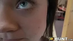 চালান স্নিকি শ্যামাঙ্গিনী বেব তার বয়ফ্রেন্ড দূরে থাকার সময় তার ভগ একটি বড় মোরগ দিয়ে ভরা হয়