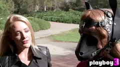 Afspelen Geile blonde MILF in een sexy kostuum geniet van gepassioneerde hardcore seks in de buitenlucht met haar partner