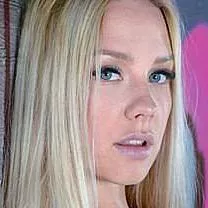 Bintang porno Angie Lynx