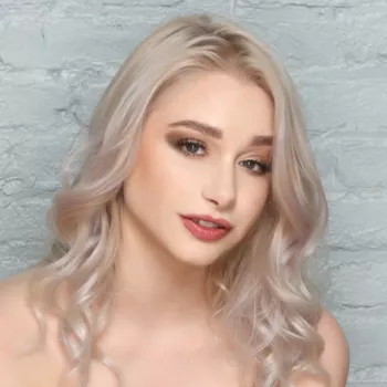 Pornstar Scarlett Hampton